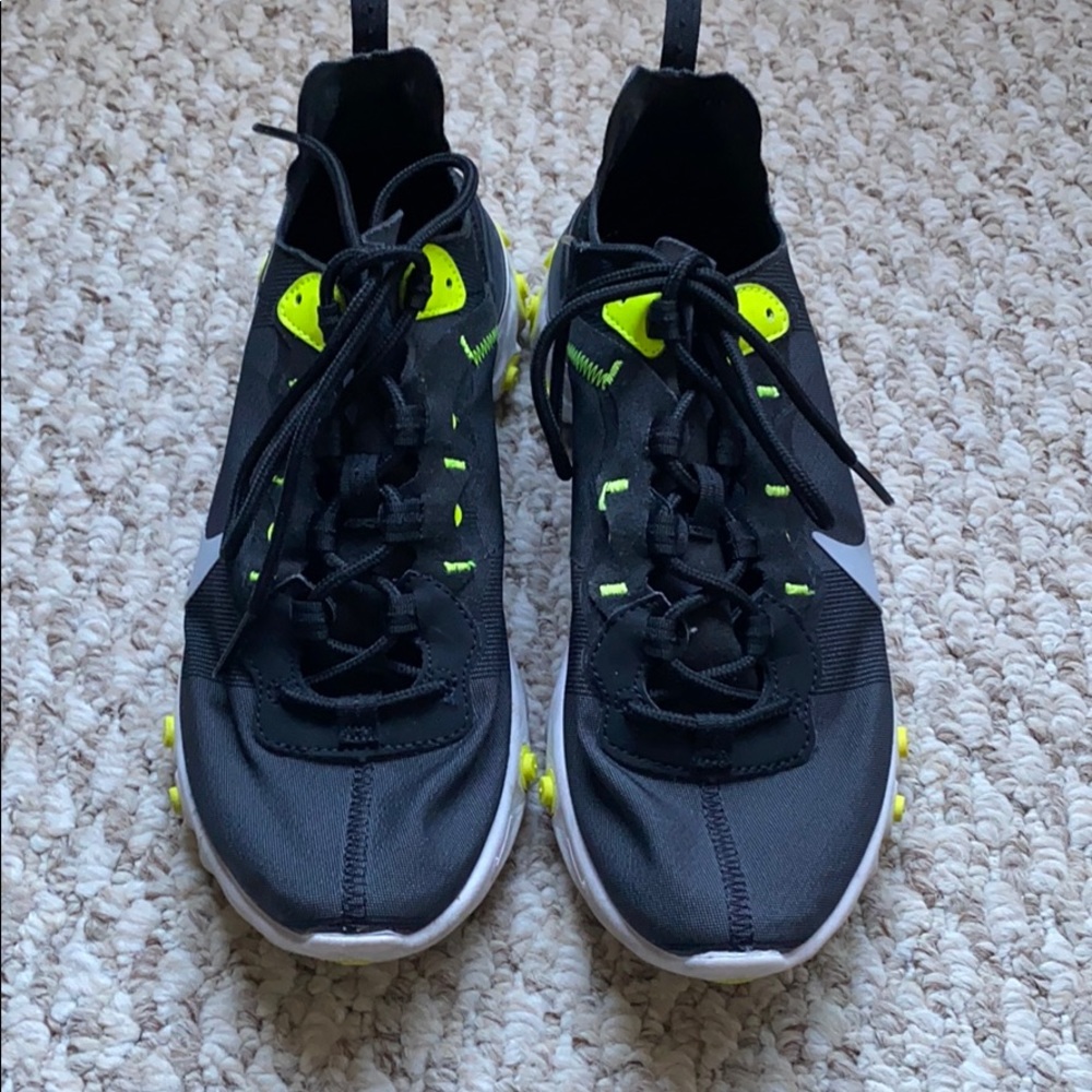 Women’s Nike React Element Size 7.5